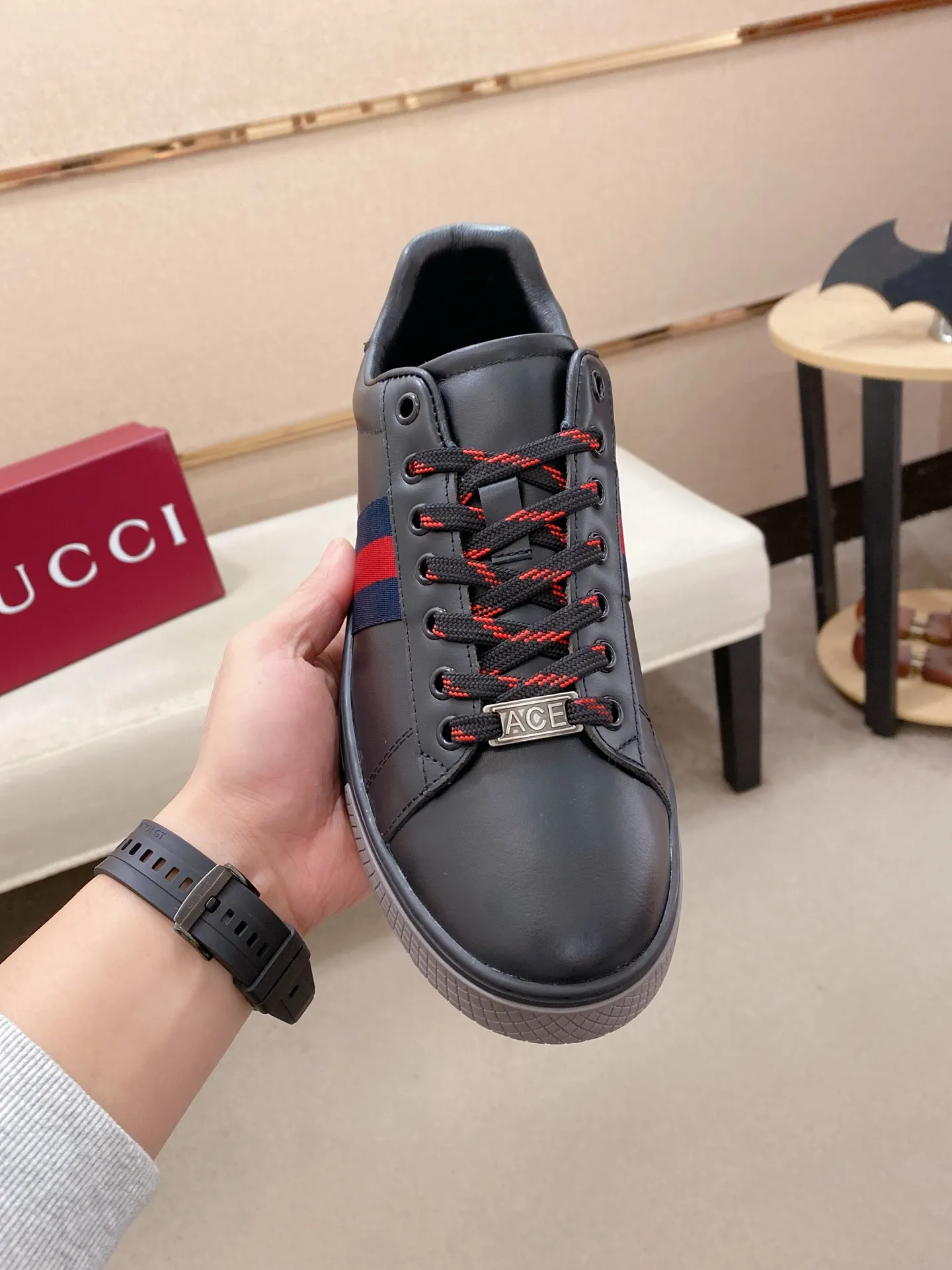 Factory price 442💰New GUCCI (Gucci) counters are available simultaneously, new men's shoes, 😘fabrics are selected imported cowhide, lining: sheepskin lining. 👍🏿 High-end ☄️ air-cushion molded anti-slip rubber outsole, exquisite lines, simple and elegant, comfortable and high-end for leisure travel. Code number: 39 to 44 (45 can be customized and cannot be returned or exchanged)